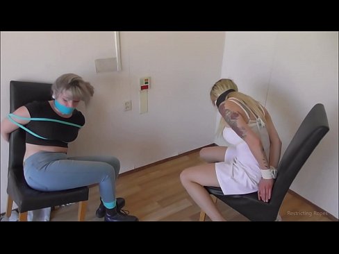 ❤️ Avhengig / bundet opp og kneblet / jente i nød Pornovideo hos oss ❌❤