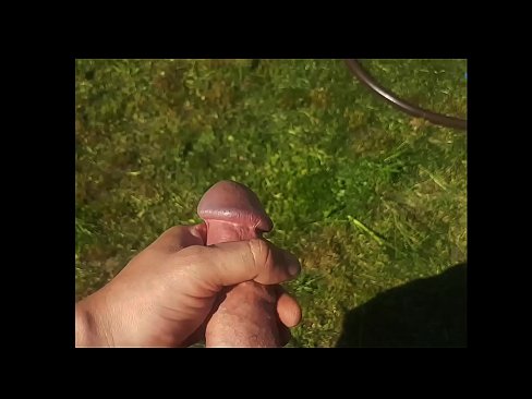 ❤️ Hot hottie får den rosa fitten hennes knullet og kommer med en sprut i en sommerhage Pornovideo hos oss ❌❤