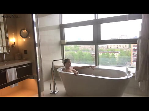 ❤️ En fantastisk babe som lidenskapelig rykker av seg fitta på badet Pornovideo hos oss ❌❤