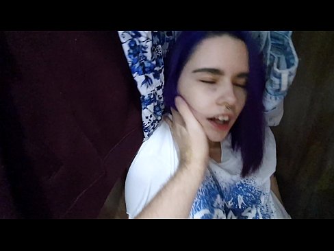 ❤️ Fant min søster i skapet og hjalp henne med å komme Pornovideo hos oss ❌❤