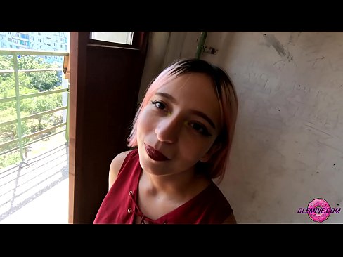 ❤️ Sensuell student suger en fremmed i utmarken - Cum On His Face Pornovideo hos oss ❌❤